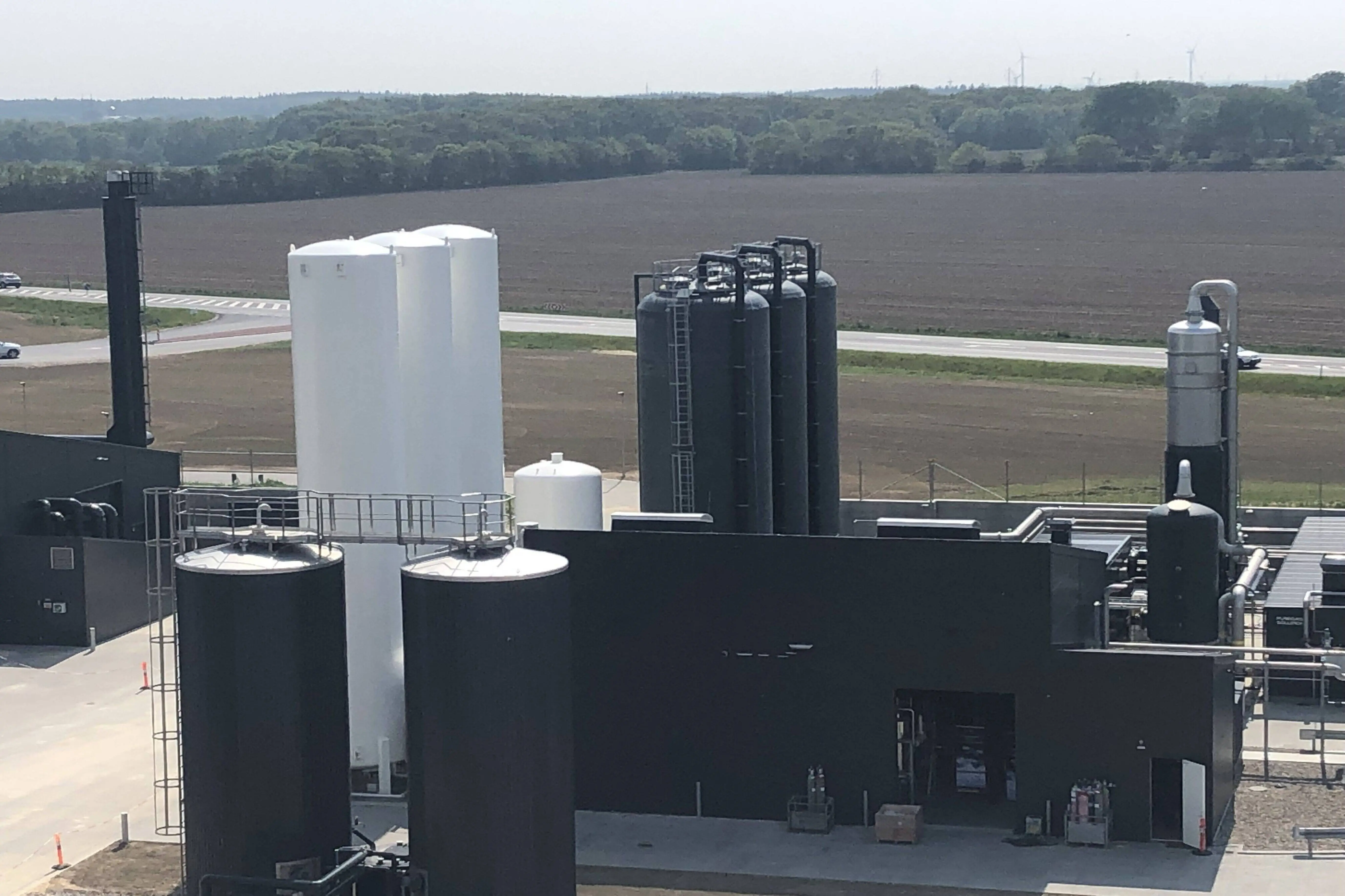 Strandmøllen i Korskro i Jylland. Billede af koncern der arbejder med gas. 